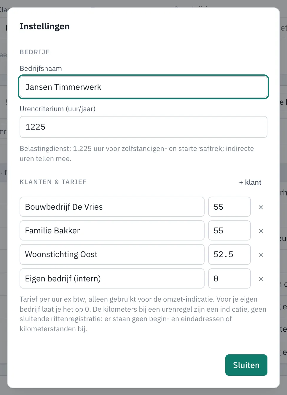 Het instellingenvenster: bedrijfsnaam, urencriterium van 1.225 uur en vier klanten met hun uurtarief