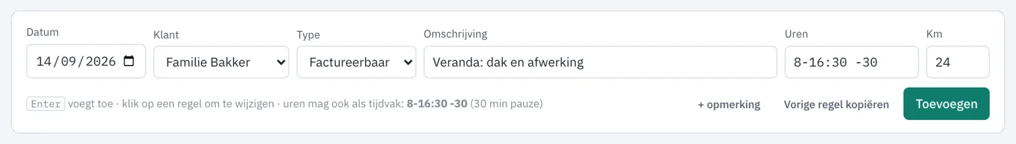 De invoerregel met datum, klant, type, omschrijving, de uren als tijdvak 8-16:30 min 30 minuten pauze, en kilometers